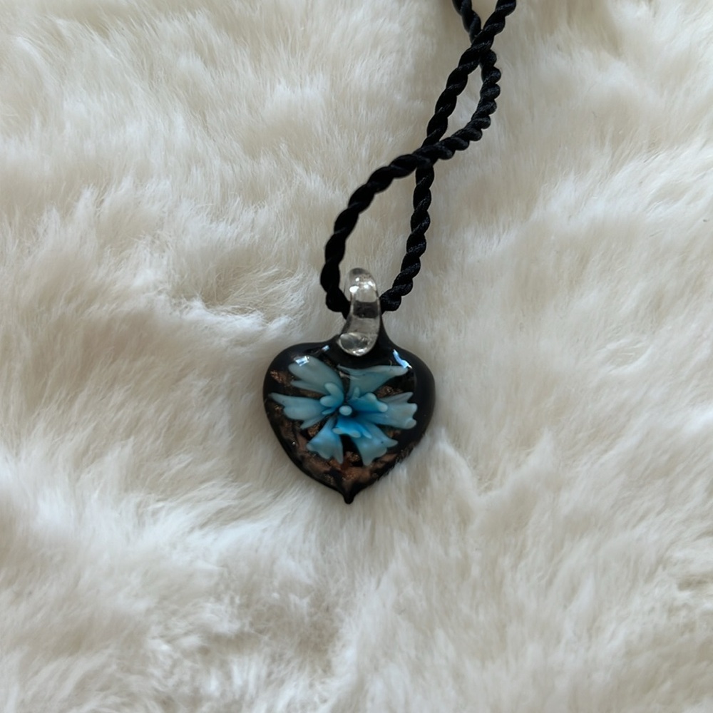 NWOT Hand blown glass heart necklace (blue flower)
